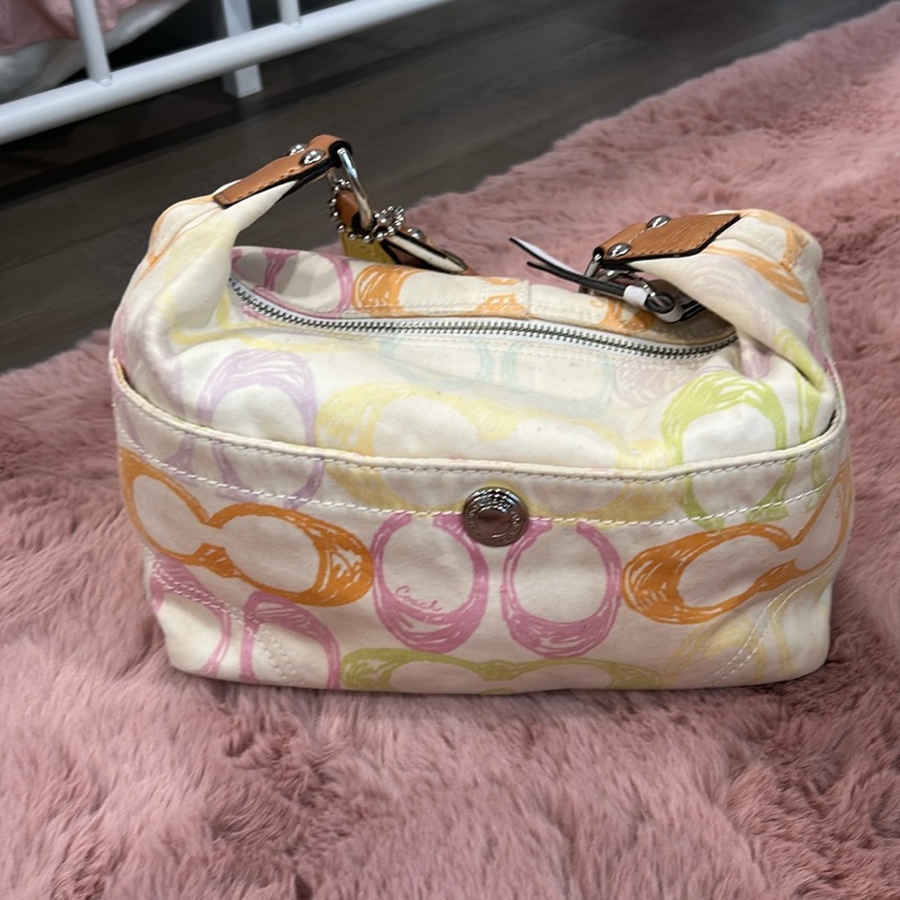 Coach Signature handbag 💛💜💚🩷🩵🧡